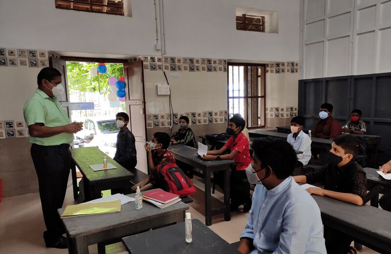 പ്രമാണം:BS21 KTM 31065 4.jpg