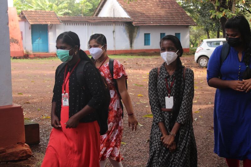 പ്രമാണം:BS21 KTM 33070 1.jpg