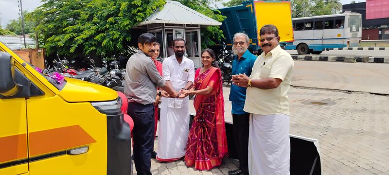 പ്രമാണം:BS25 tsr 23076 81.jpeg