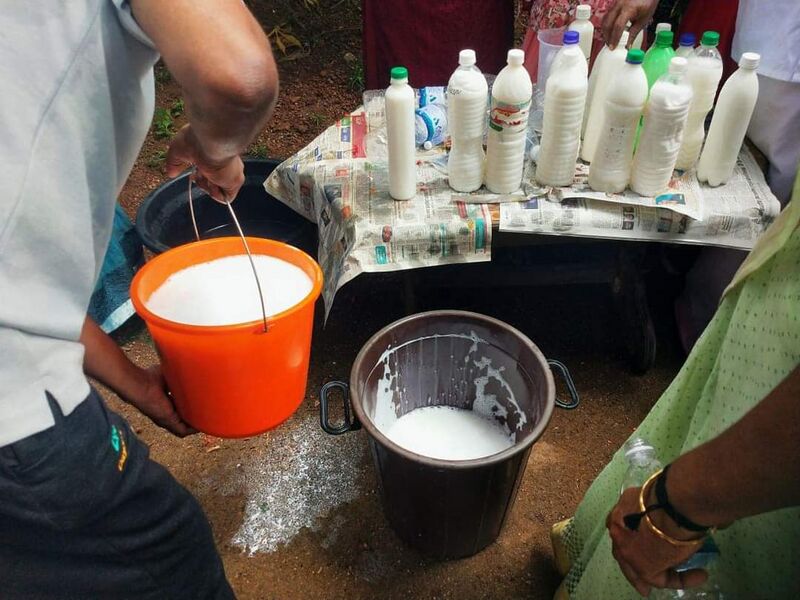 പ്രമാണം:ലോഷൻ വിതരണം.jpeg