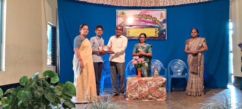 പ്രമാണം:11012 YIp1.jpg