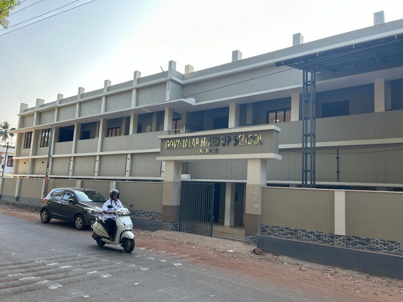 പ്രമാണം:13379-school photo .jpeg