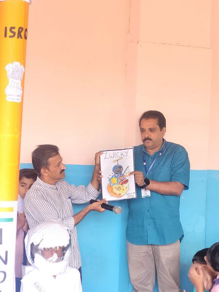 പ്രമാണം:15253 science magazine.jpg