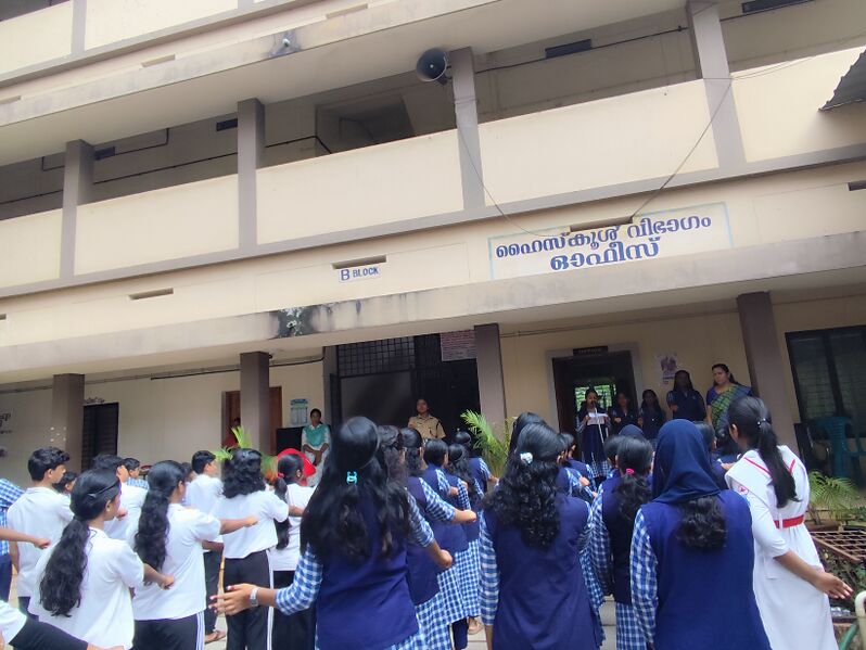 പ്രമാണം:19054 little1.jpg