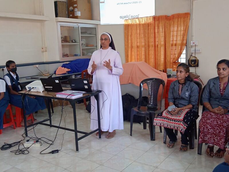 പ്രമാണം:28002-lk class.jpg