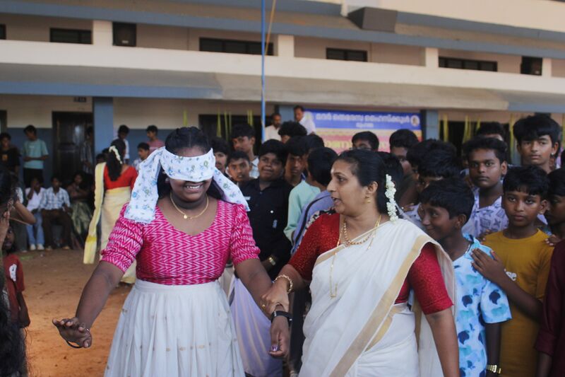 പ്രമാണം:34046 onam4.resized.JPG