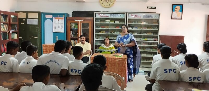 പ്രമാണം:43078-honour to librarian.jpeg