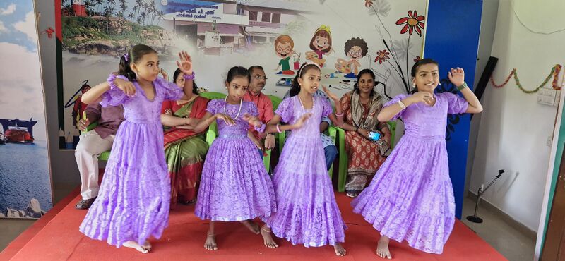 പ്രമാണം:44223 praveshanam25ganam.jpg