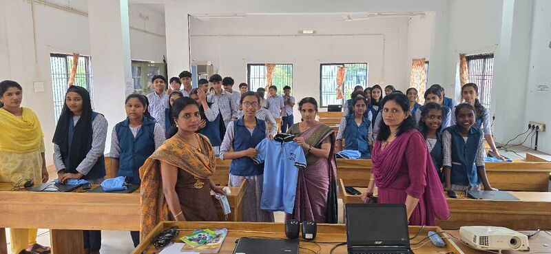 പ്രമാണം:Lk 12050 24-27 uniform.jpeg