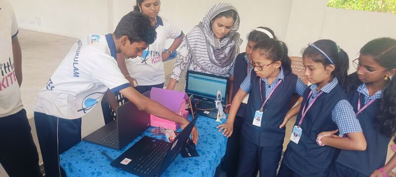 പ്രമാണം:Lk ups.jpg