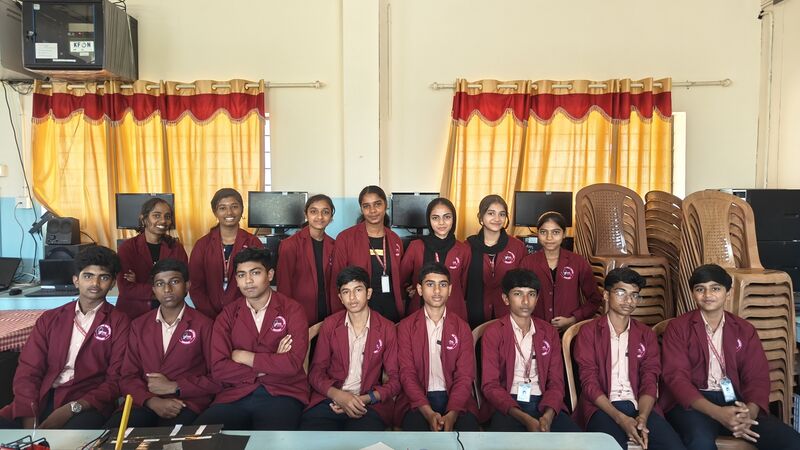 പ്രമാണം:15051 robo fest students.jpg