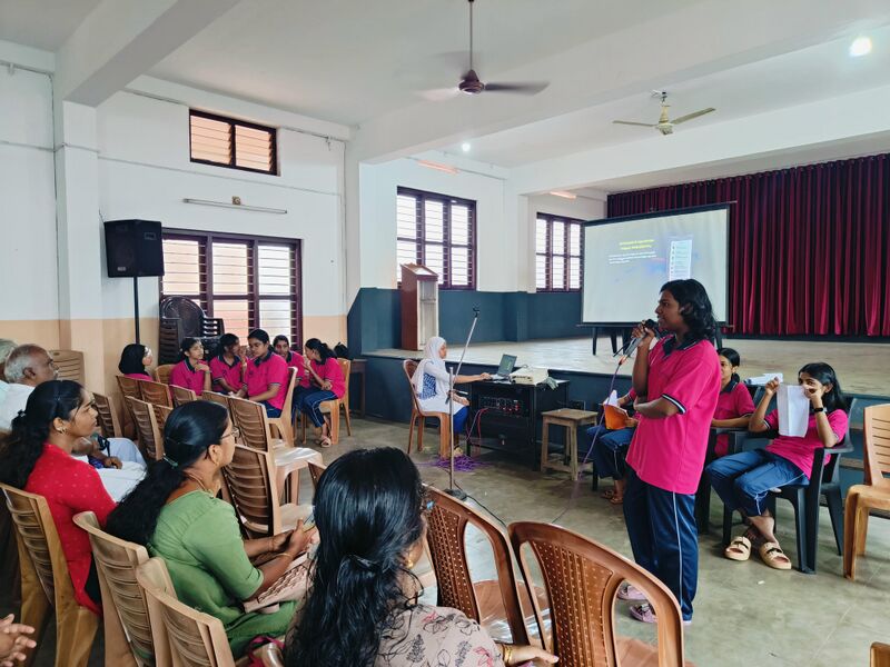 പ്രമാണം:16002 ammaariyan13 25.jpg