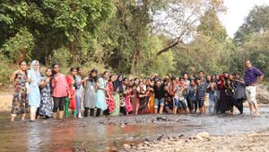 16007-paristhithi 3.jpg