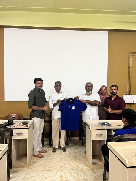 പ്രമാണം:18068-SCHOOL KITE JERSEY-AJGS8617.JPG