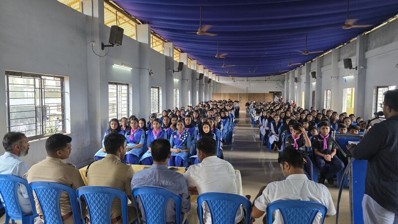 പ്രമാണം:19112 mes Safety awareness 2.jpg