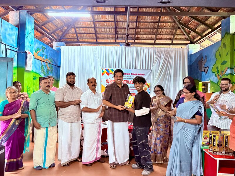 പ്രമാണം:21123 vijayothsavam1.jpeg