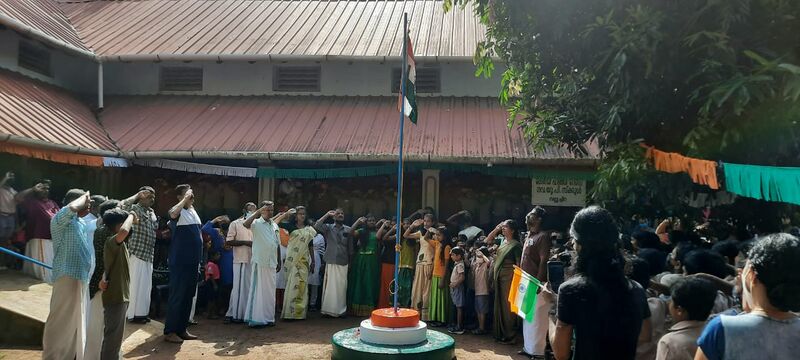 പ്രമാണം:22262 flag salute 1.jpg