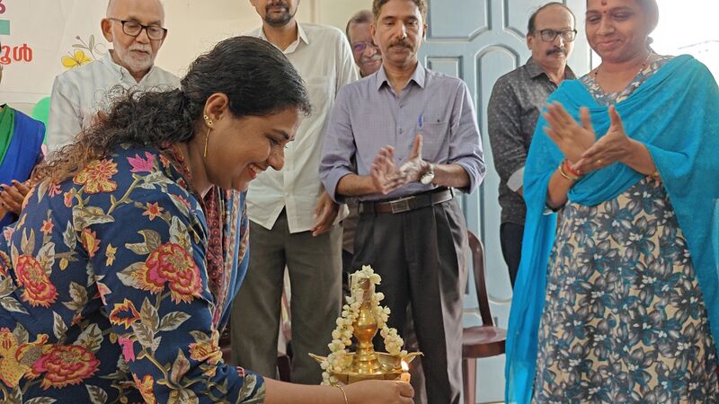 പ്രമാണം:26091 EKM PRAVESHANOLSAVAM 1.jpg