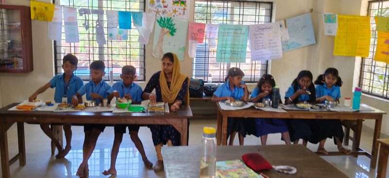 പ്രമാണം:42356 snehavaracharanam.jpg