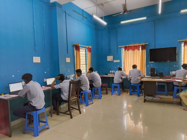 പ്രമാണം:43003 hitech lab.jpg