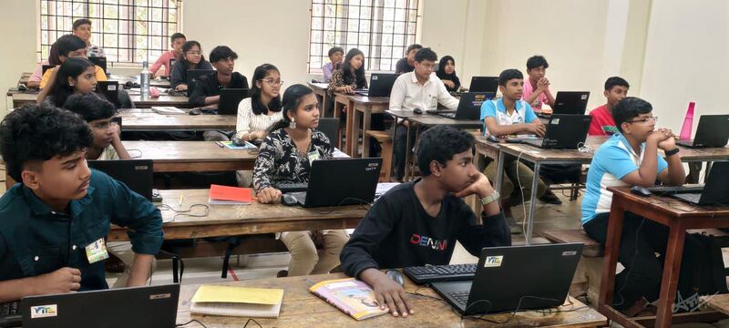 പ്രമാണം:43085 dist camp3.jpeg