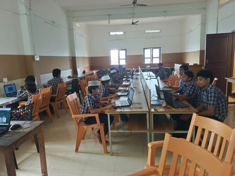 പ്രമാണം:47089 HIGH TECH COMPUTER LAB.jpeg