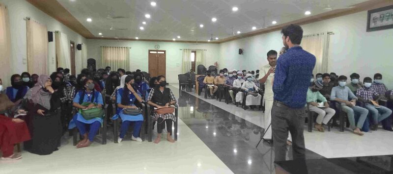 പ്രമാണം:47089 vijayo class.jpg