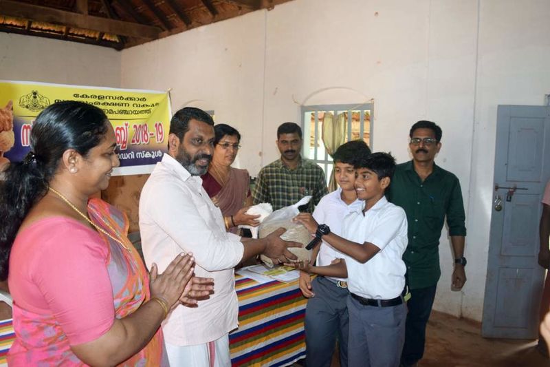 പ്രമാണം:Kadambur poultry006.jpg