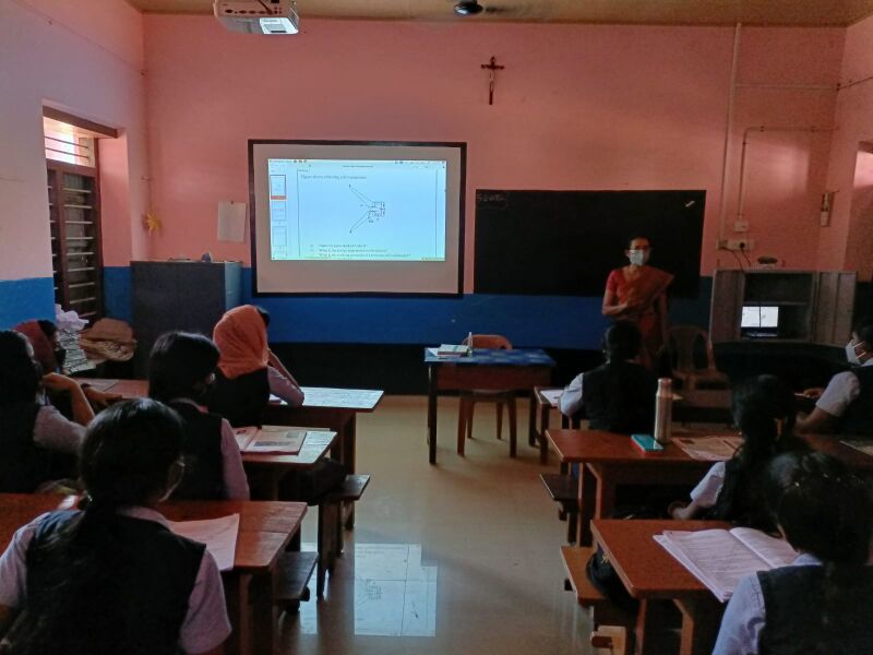 പ്രമാണം:Smartclassroom.jpg.jpg