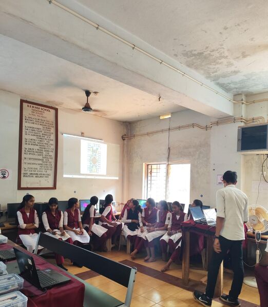 പ്രമാണം:11005 lbs.jpg