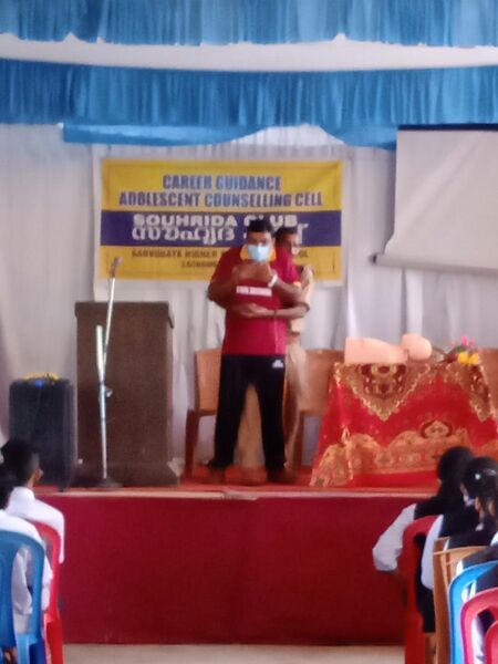 പ്രമാണം:15028സൗഹൃദ 1.jpg