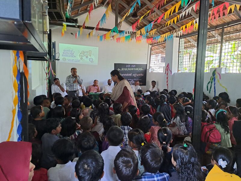 പ്രമാണം:19801-praveshanolsavam image2.jpg