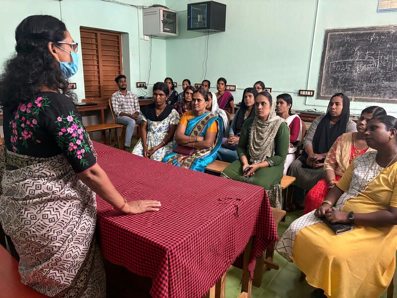 പ്രമാണം:21015-LK Parents meeting 2025.jpg
