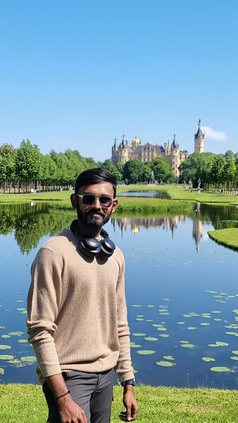 പ്രമാണം:21060 lk old students1.jpg