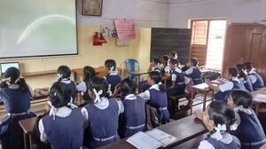 22062 HITECH CLASS.jpg