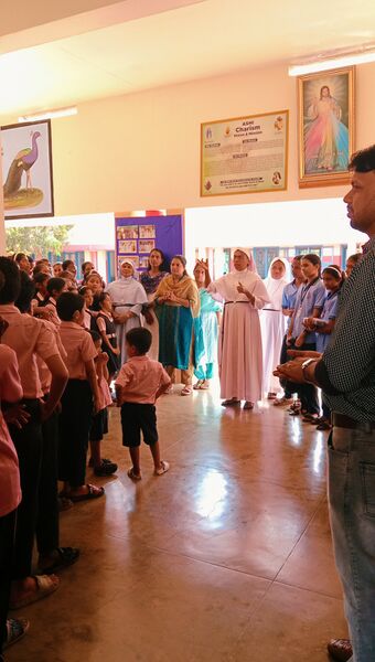 പ്രമാണം:28041 EKM VISIT 2.jpg