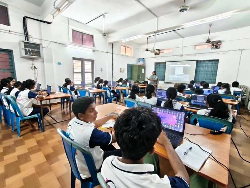 പ്രമാണം:37009 lk school camp2.jpg