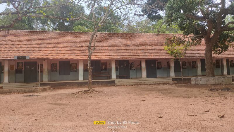 പ്രമാണം:41099 chirakkara ghs upsection.jpg