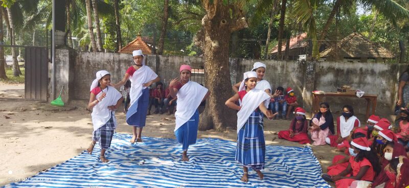 പ്രമാണം:41252 Karshkadinam.jpeg