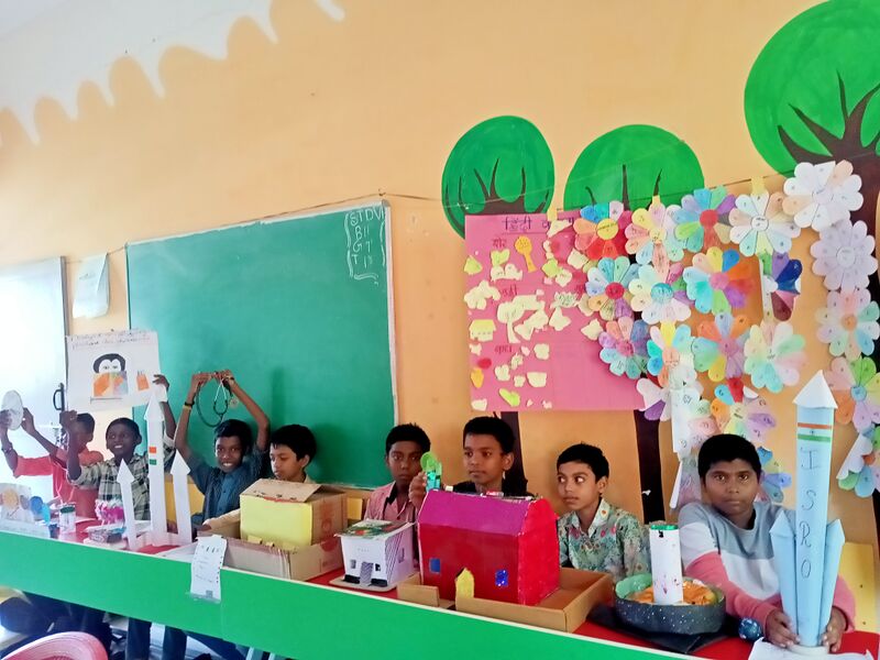 പ്രമാണം:44243 23Padanothsavam5.jpg