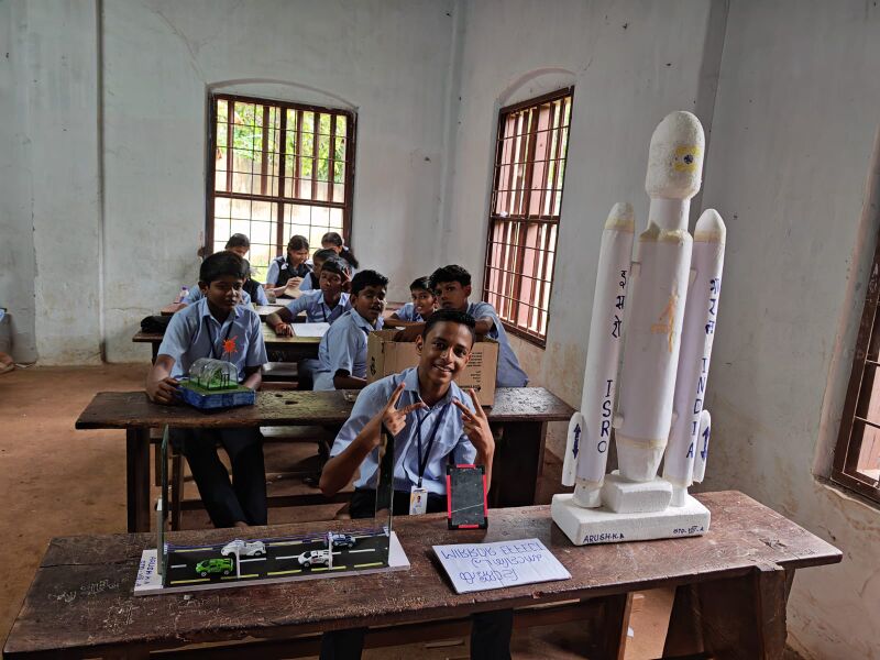 പ്രമാണം:45027 shasthra mela1.jpg