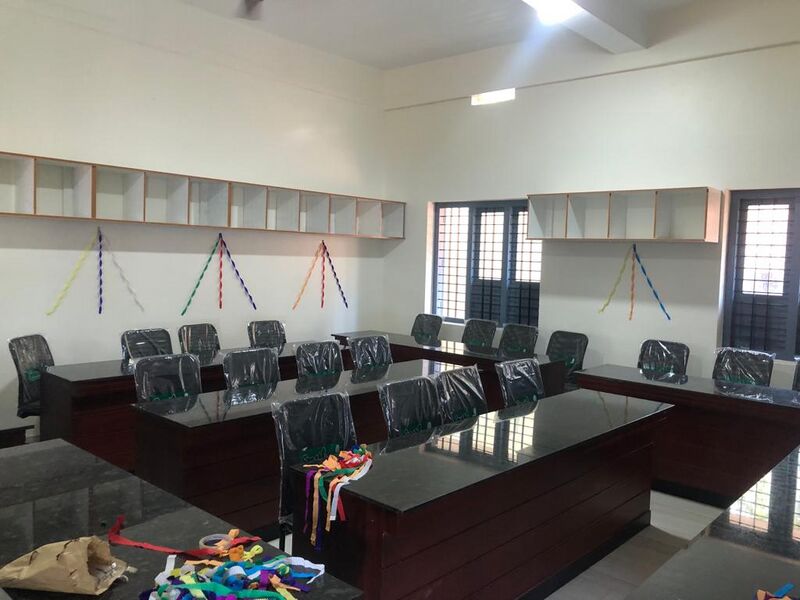 പ്രമാണം:Hi-tech Staffroom19457.jpg