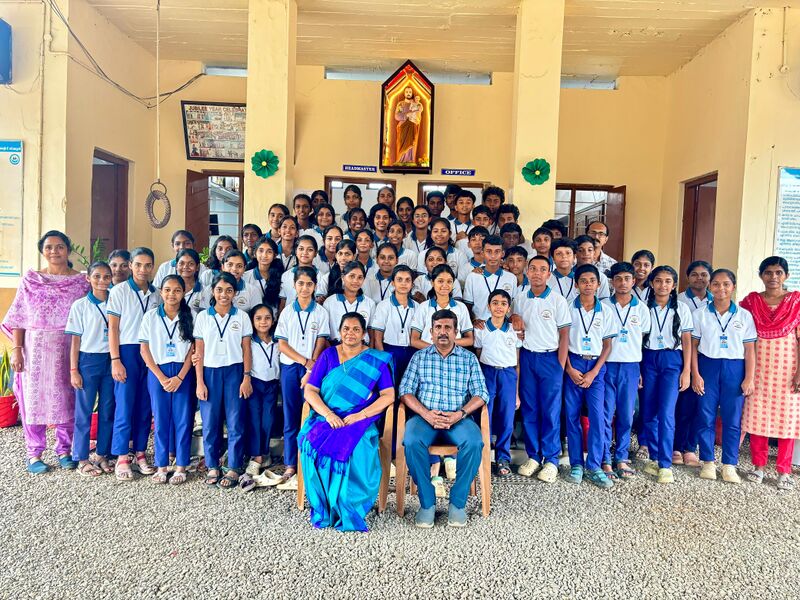 പ്രമാണം:Little kites20241127-WA0041.jpg