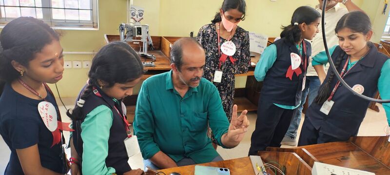 പ്രമാണം:ROBOTIC FEST010.jpg