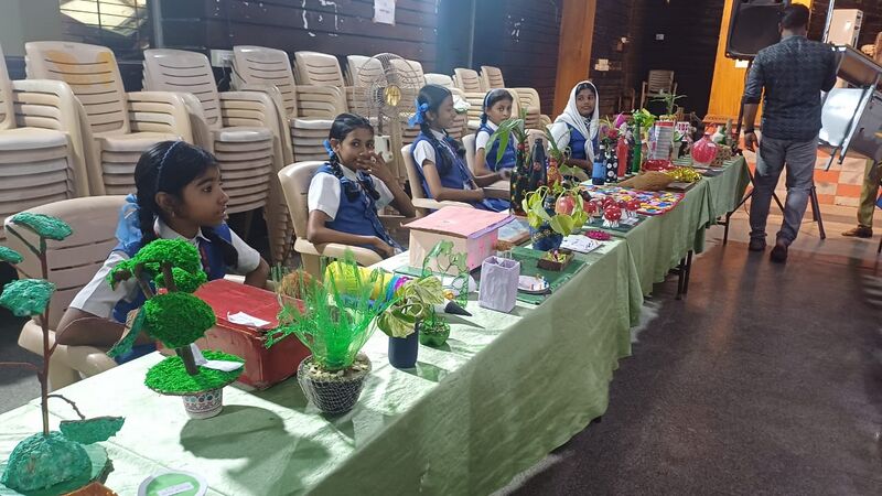 പ്രമാണം:Waste to art.jpg