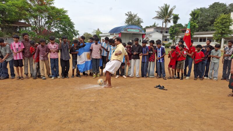 പ്രമാണം:15030 GHSS KANIYAMBETTA Thoofan.jpg