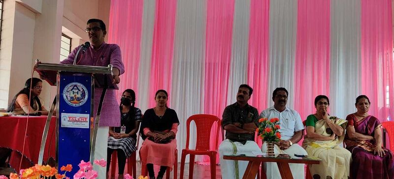 പ്രമാണം:15051 keralapiravi.jpg