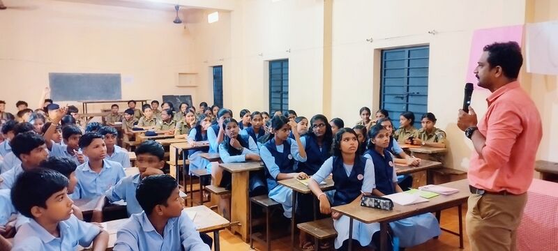 പ്രമാണം:19066 spcclass.jpg