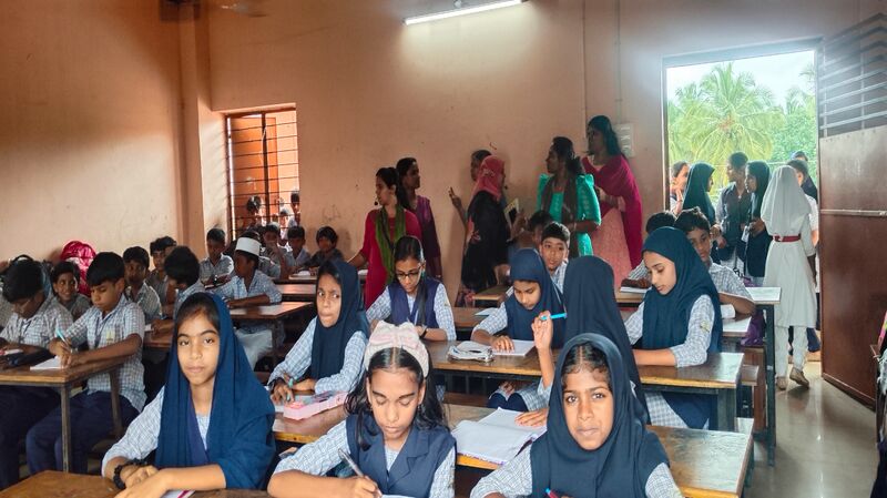 പ്രമാണം:19868-Moon day-quiz UP.jpg