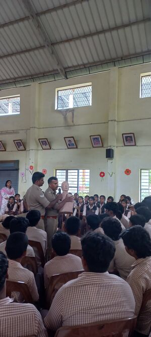 കുഞ്ഞുങ്ങൾക്ക് തൊണ്ടയിൽ ഭക്ഷണം കുടുങ്ങിയാൽ ചെയ്യേണ്ട പ്രഥമശുശ്രൂഷ പരിചയപ്പെടുത്തുന്നു